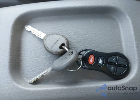 2001 Chrysler Town & Country Limited z USA, uszkodzony, nr VIN 2C8GP64L21R304826